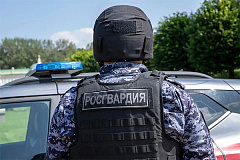 Московские росгвардейцы задержали дебошира, похитившего товар из сетевого супермаркета